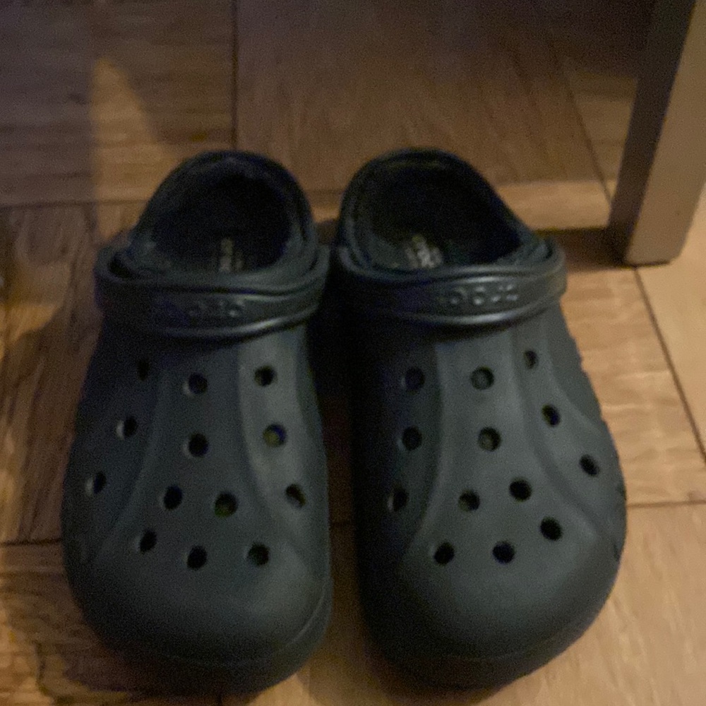 Black Lined Crocs unisex size 11W